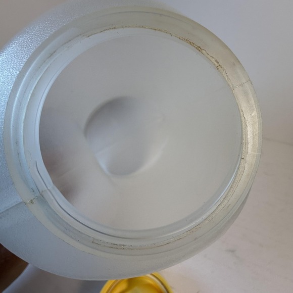 Rubbermaid Clear Frosted Plastic Drink Jug Pitcher 1 Gallon Yellow Lid Made USA - Picture 11 of 15